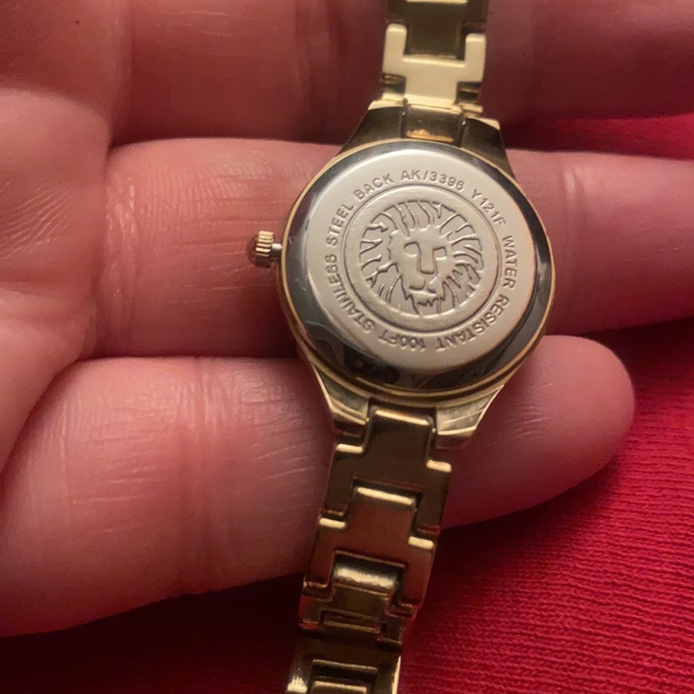 Waterproof Gold Watch ((( Beautiful )))